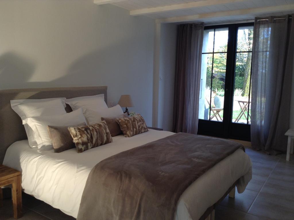 エグファイユ・ドニ La Grange D'Aunis Bed & Breakfast 部屋 写真